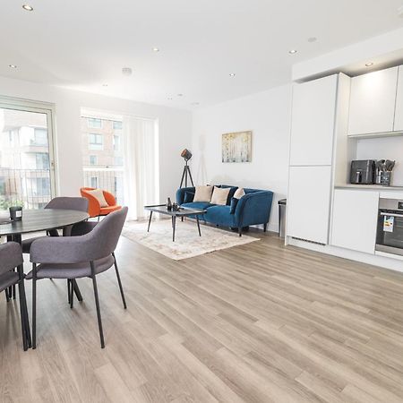 City Escape - Royal Wharf Londyn Zewnętrze zdjęcie