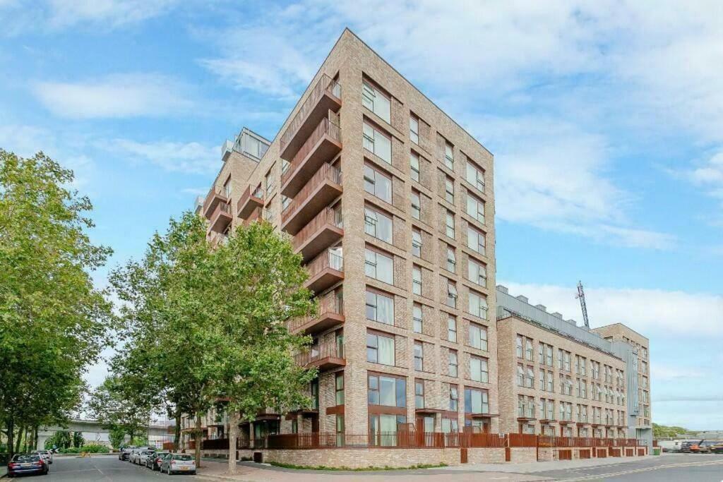 City Escape - Royal Wharf Londyn Zewnętrze zdjęcie